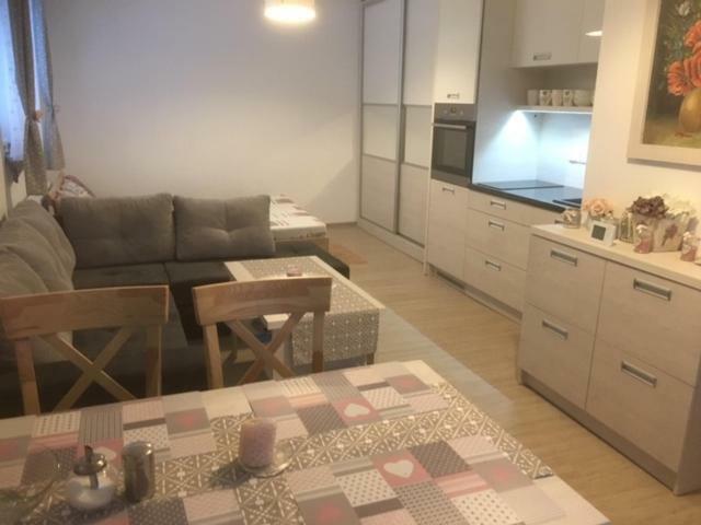 Apartman Filipovice S Letni Terasou Exterior photo